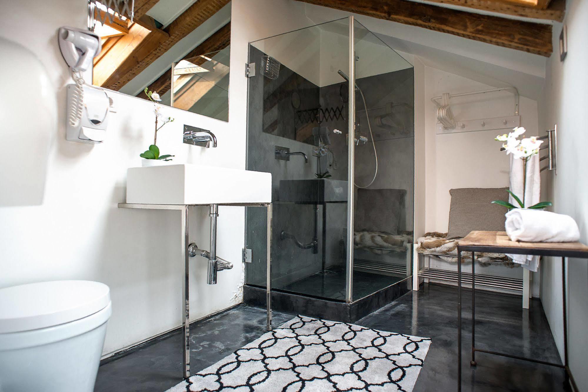 No Limit Bairro Alto Hostel Lisbon Exterior photo